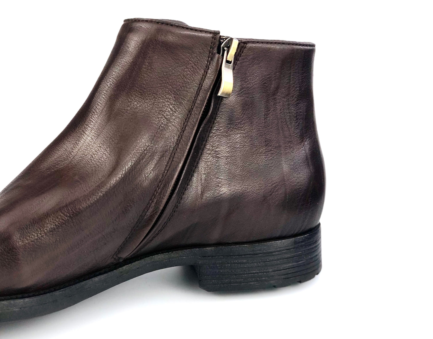 LAILE Classic Leather Ankle Boots – Minimalist Craftsmanship, Timeless Comfort