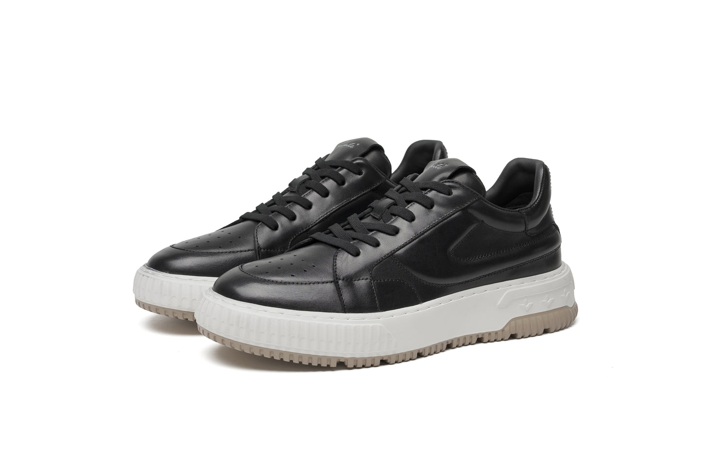 LAILE Leather Classic Versatile Low-Top Sneakers for Men - Shock-absorbing, Lightweight, and Breathable.